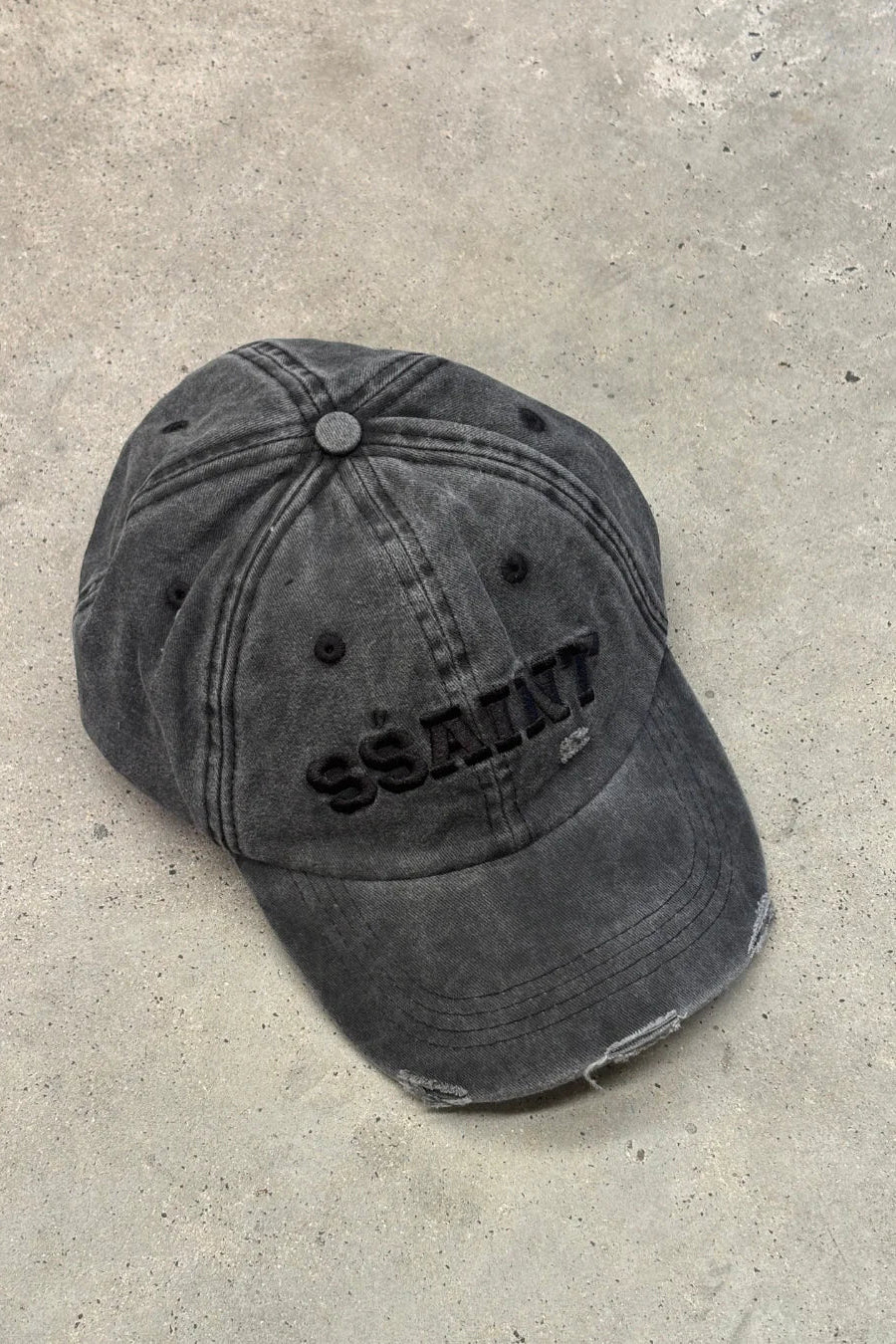 SŚAINT LOGO CAP - BLACK ACID WASH