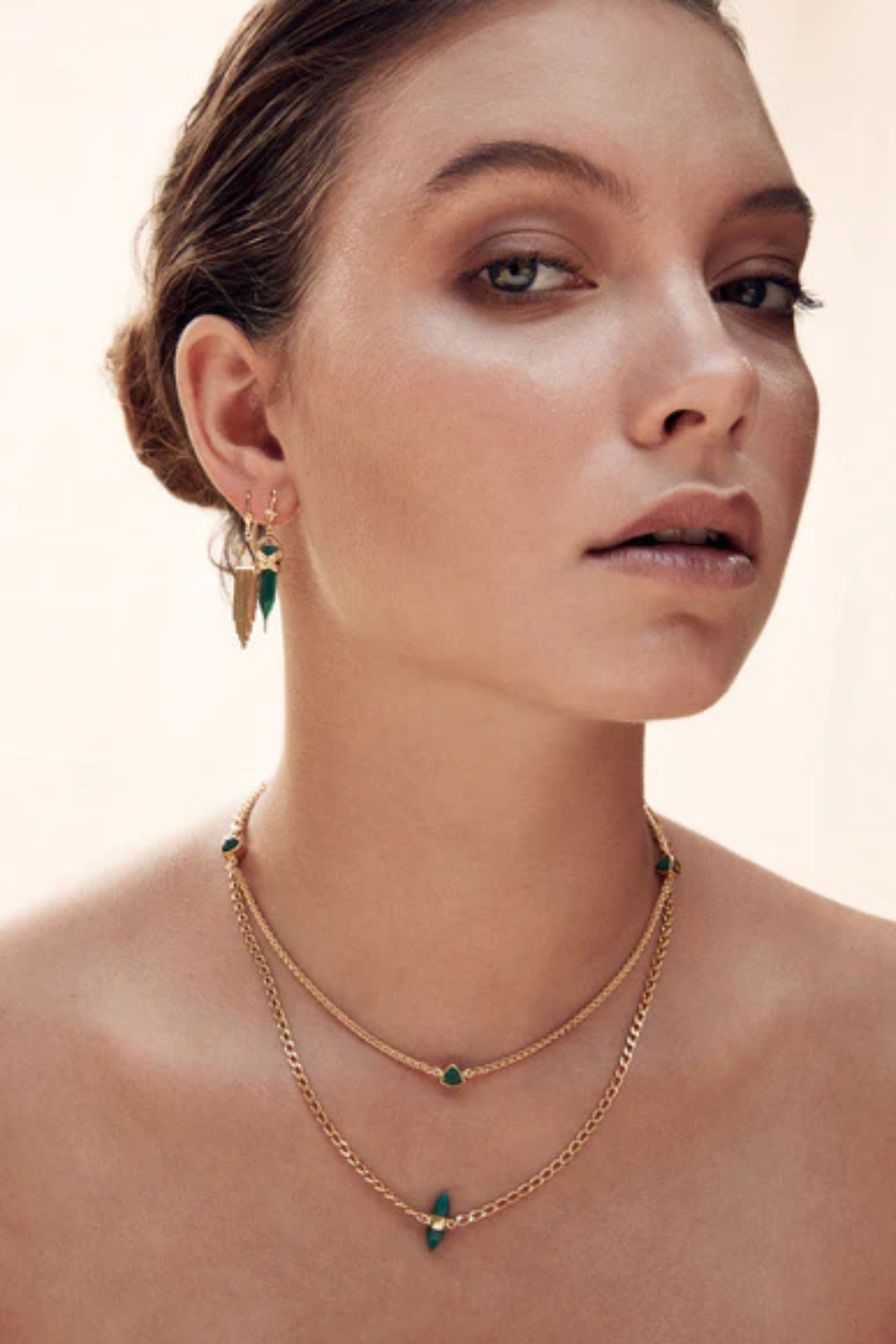 ROPE BEZEL PULL THROUGH EARRINGS GREEN ONYX - GOLD