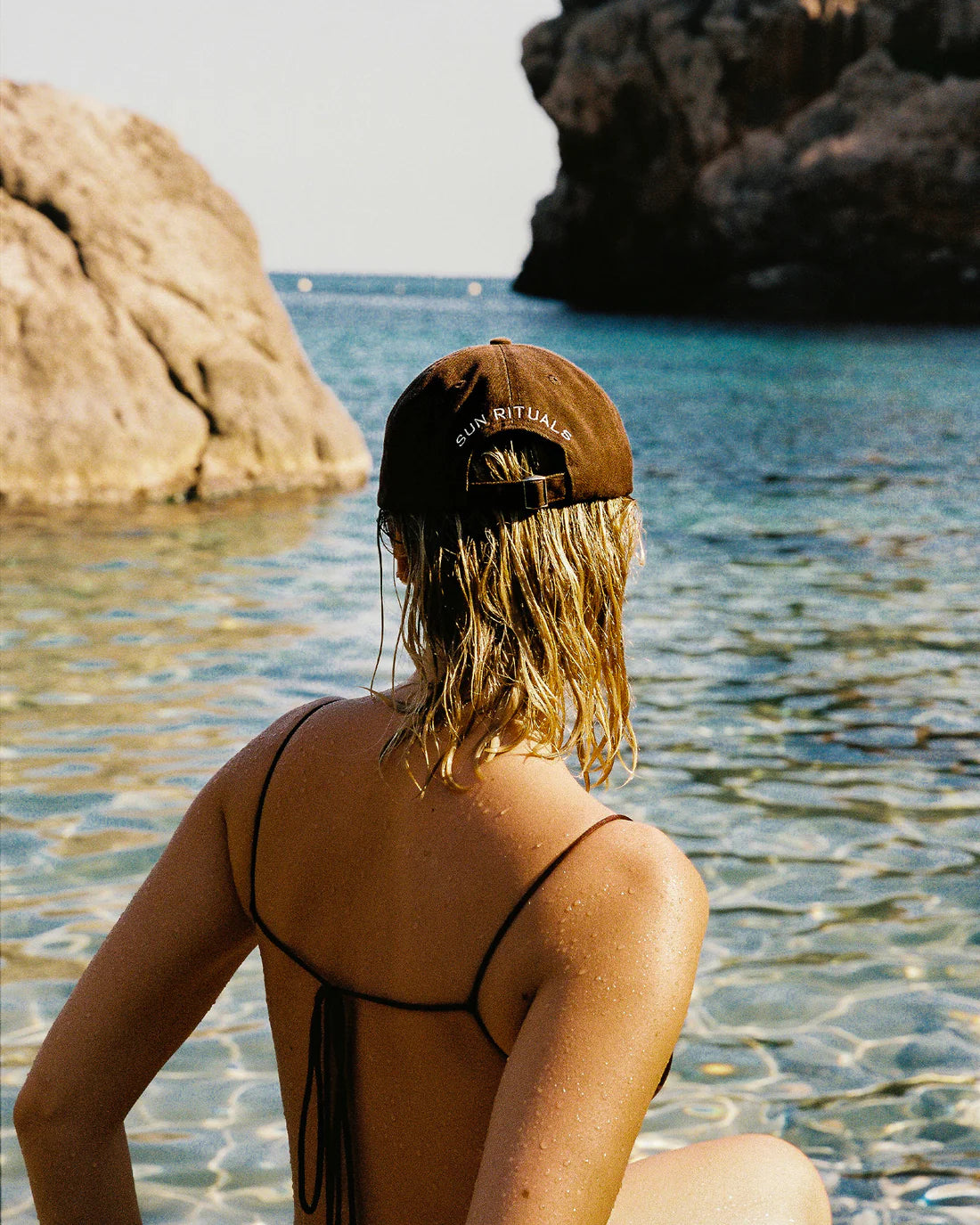 SELINA CAP - DARK BROWN