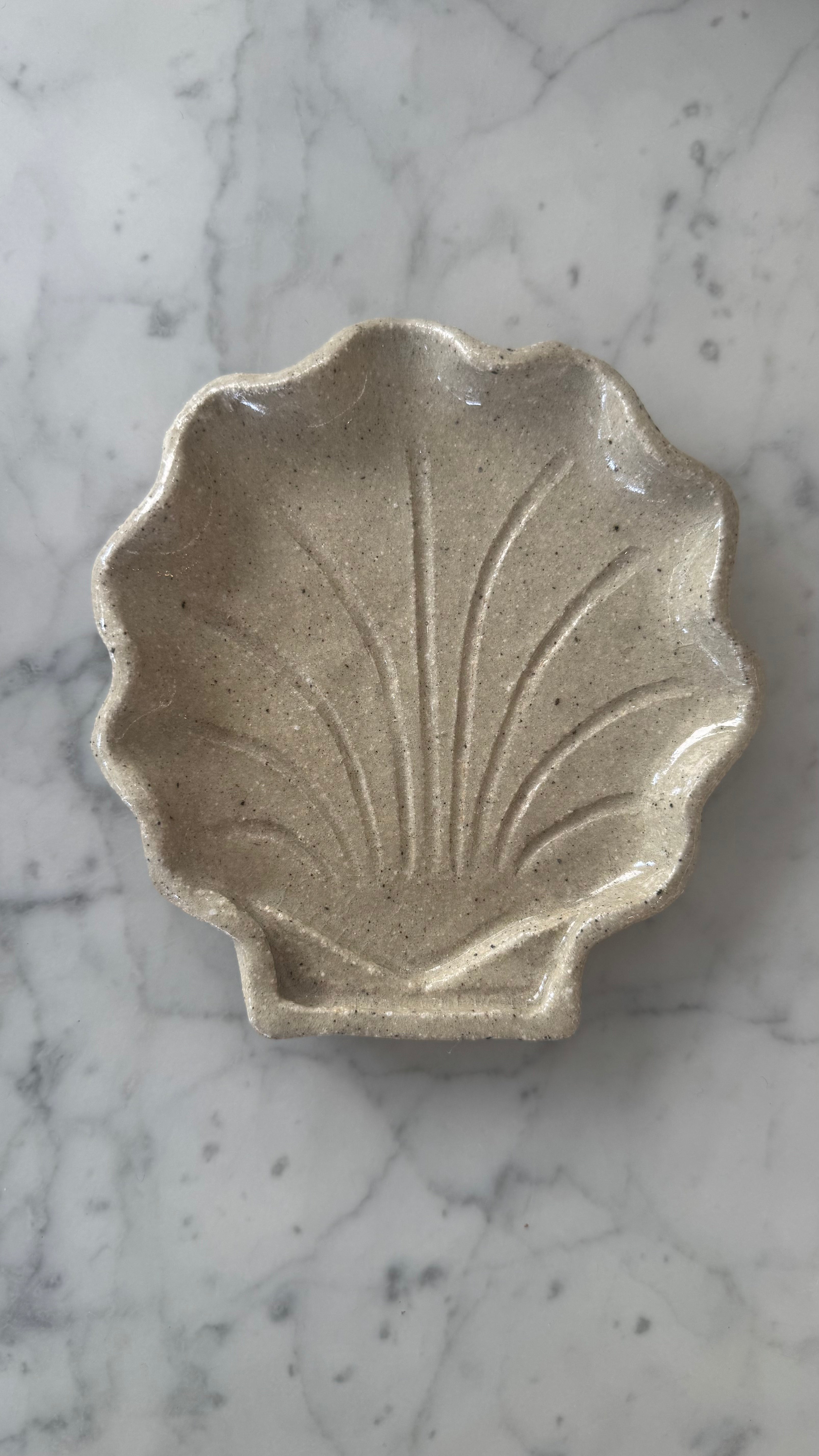 NATURAL SCALLOP SEASHELL SMALL CERAMIC JEWELLERY DISH