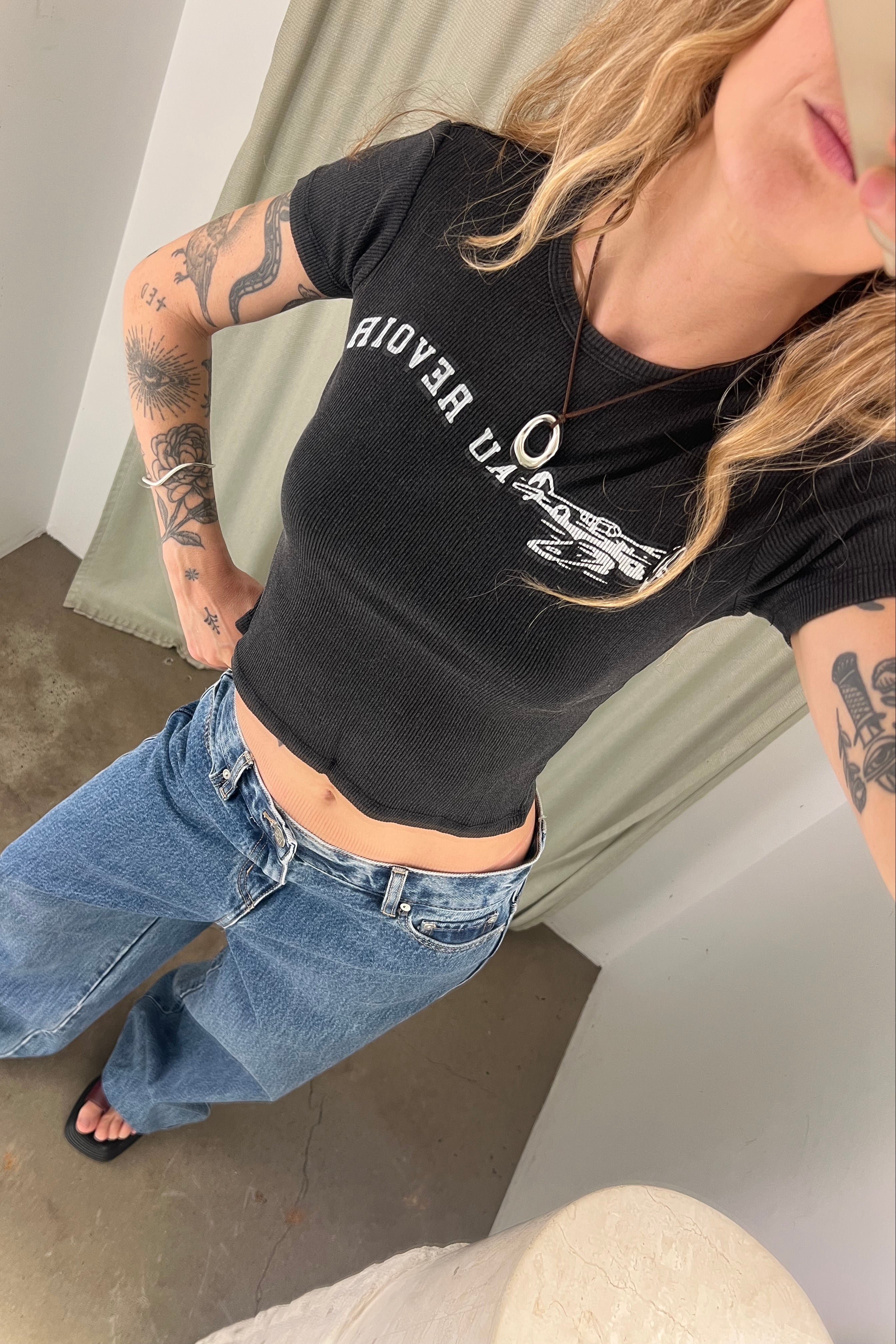 AU REVOIR BABY TEE BLACK