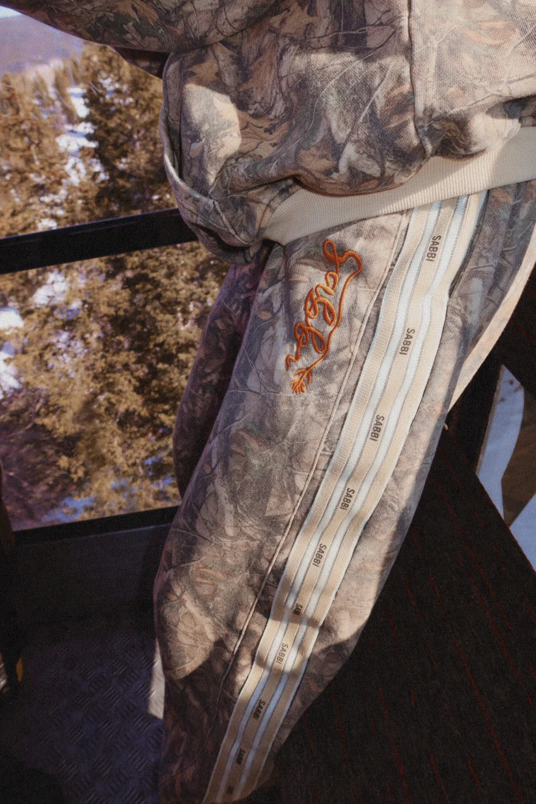 THE NAME YOURSELF BARREL-LEG TRACKPANTS - TREE CAMO