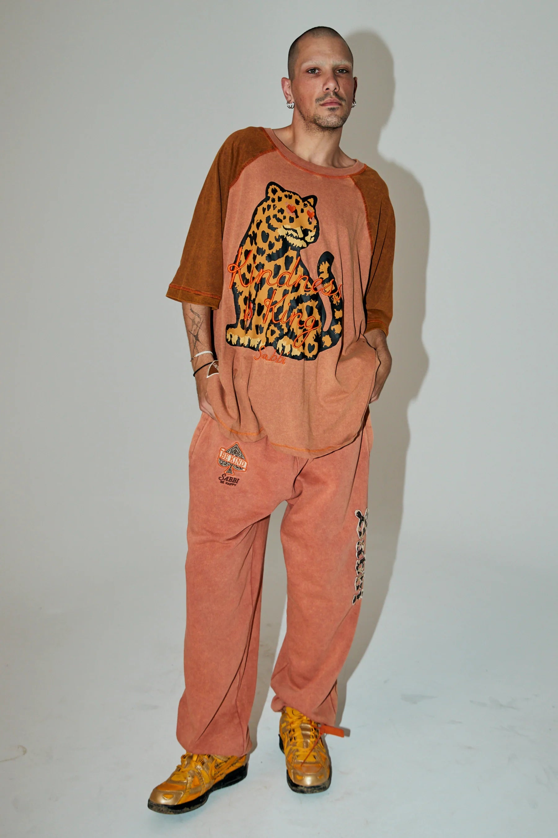 THE BE KIND JOGGER - MOCHA