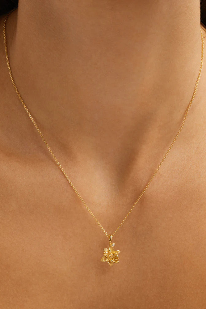 WATER LILY JULY BIRTH FLOWER NECKLACE - 18K GOLD VERMEIL