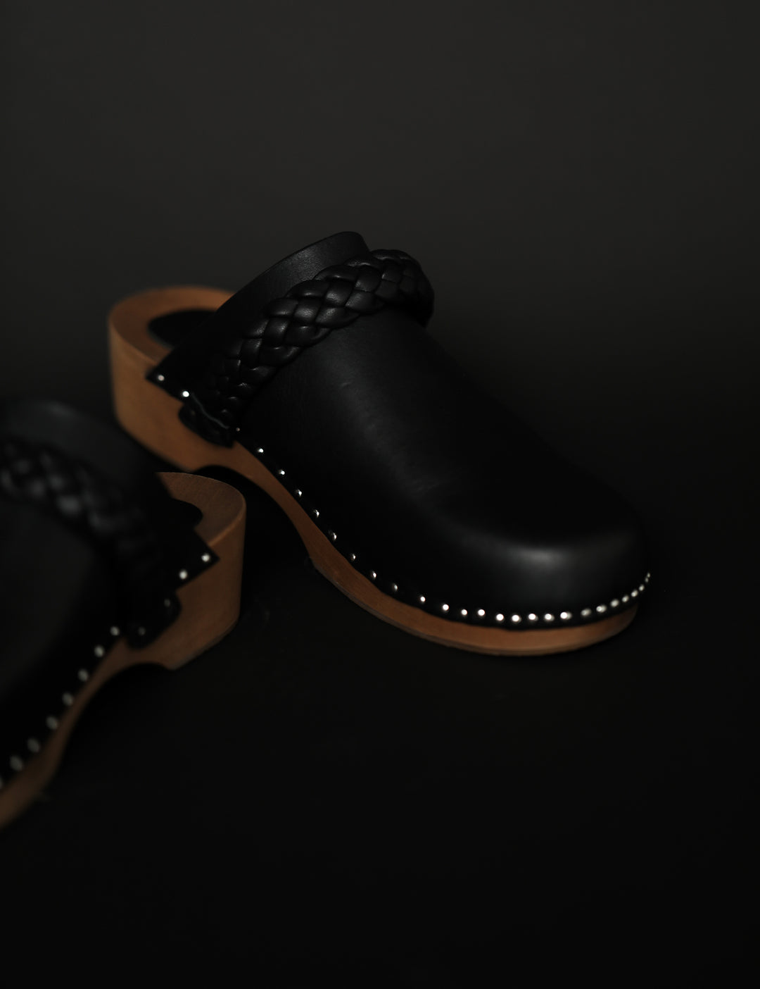 ANIKA WOODEN CLOG - BLACK