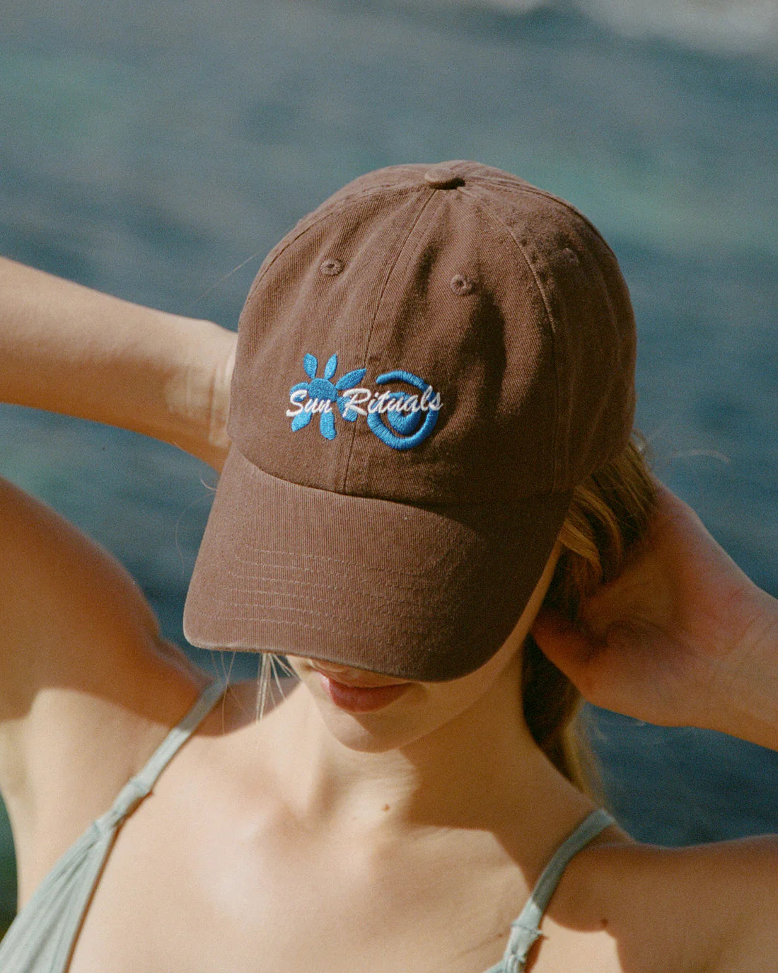 SELINA CAP - DARK BROWN