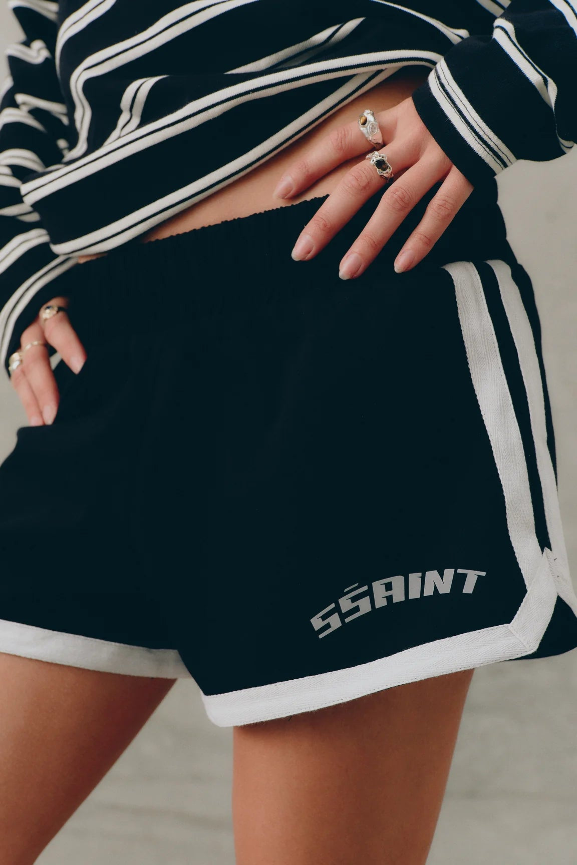REFLECTIVE V SHORTS - BLACK