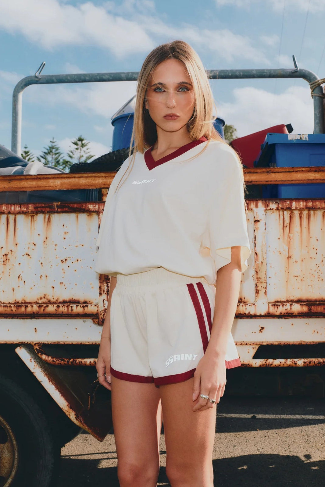 REFLECTIVE V NECK TEE - BUTTER