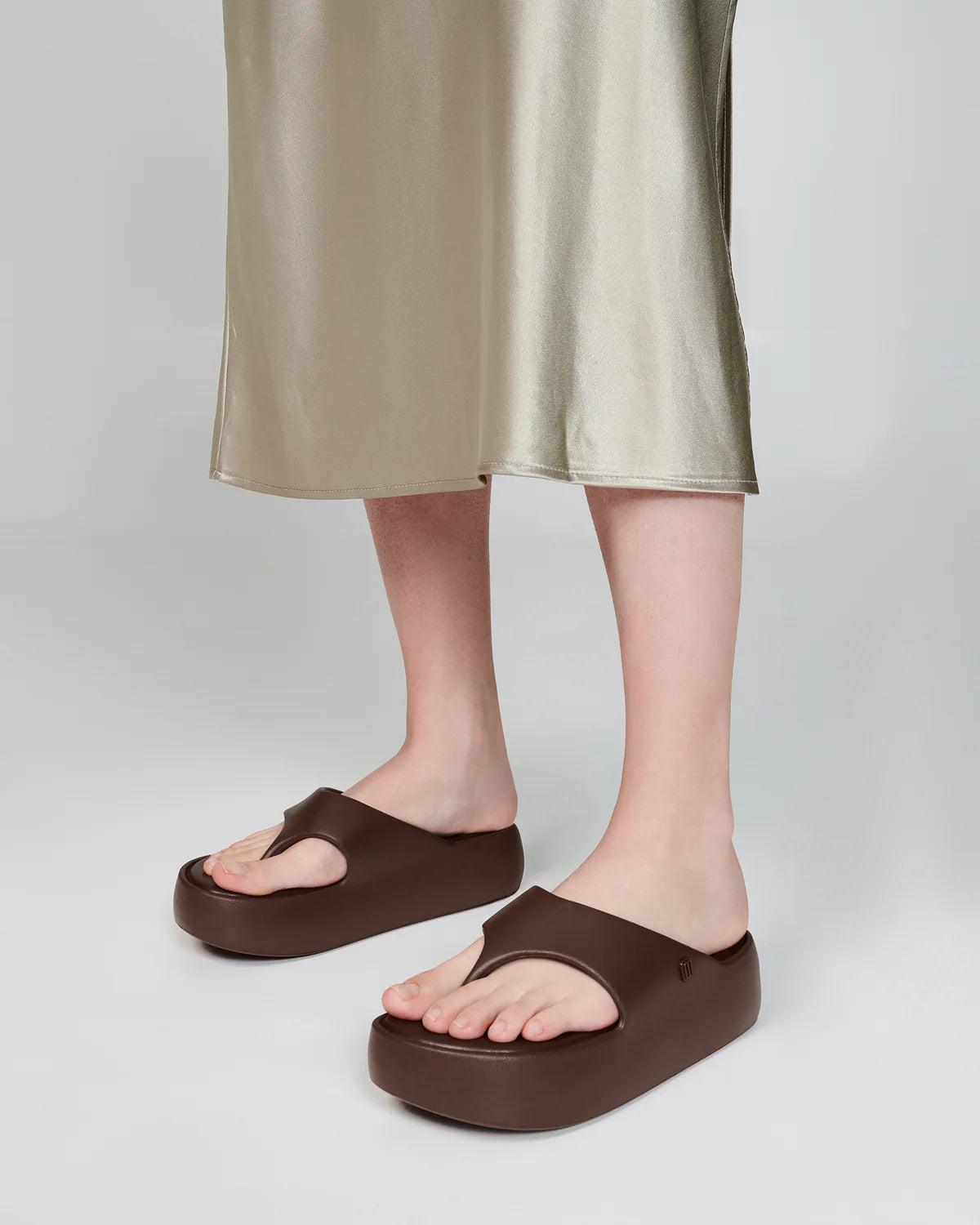 FREE PLATFORM THONG - BRONZE