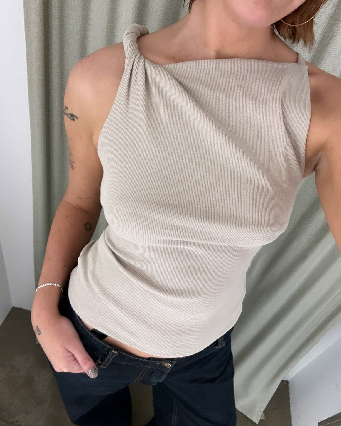 IONE ASYM TOP - TAUPE