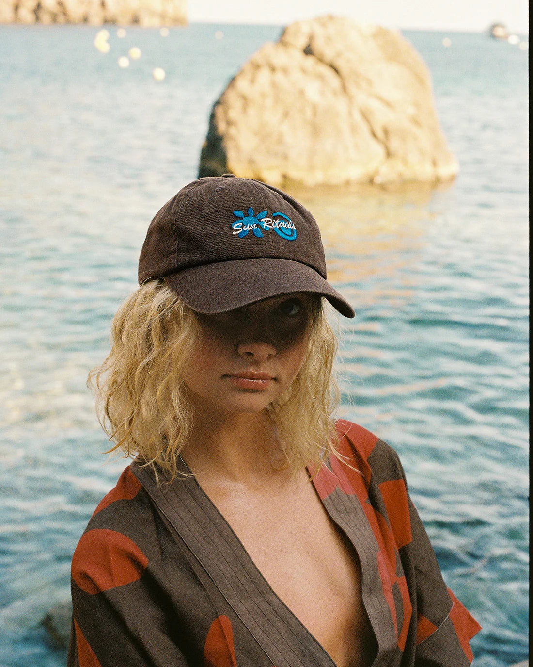 SELINA CAP - DARK BROWN