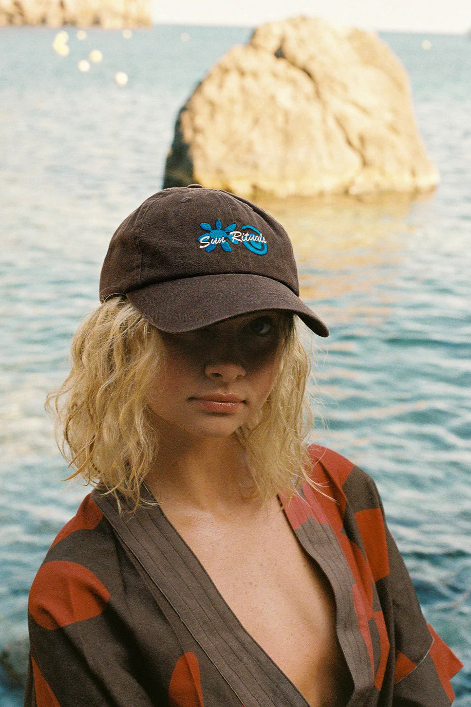 SELINA CAP - DARK BROWN