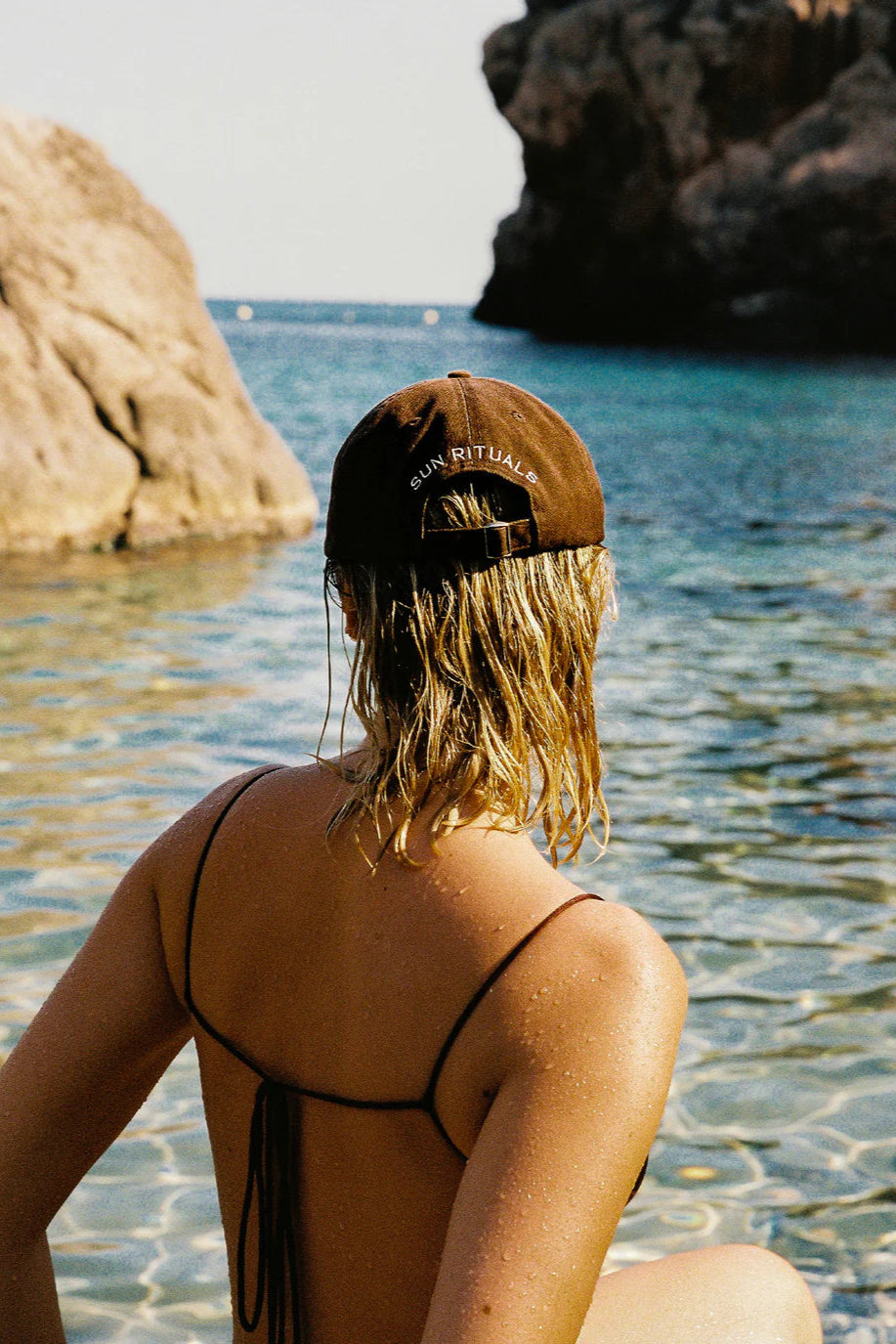SELINA CAP - DARK BROWN