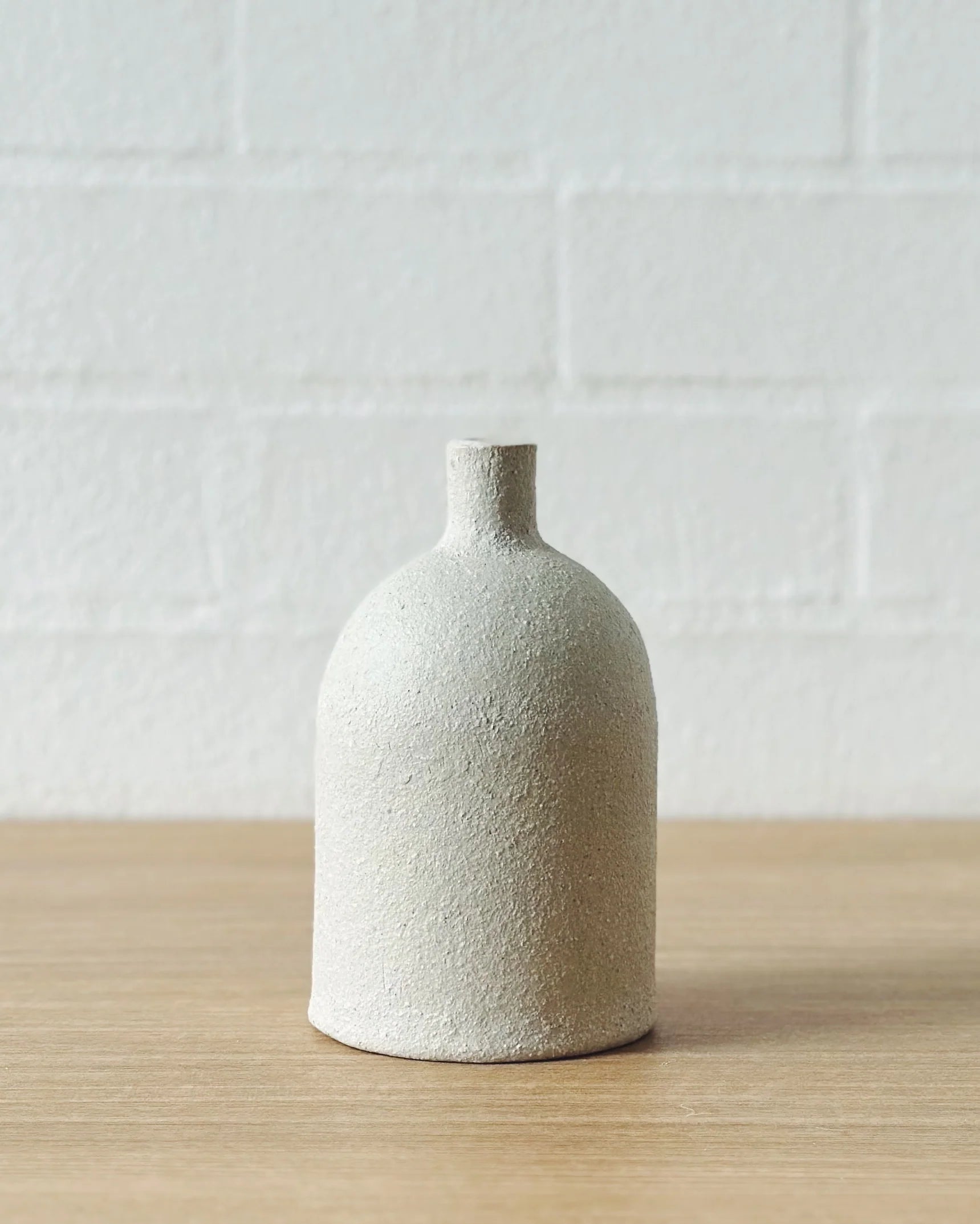 WHITE VASE BOTTLE - SHORT