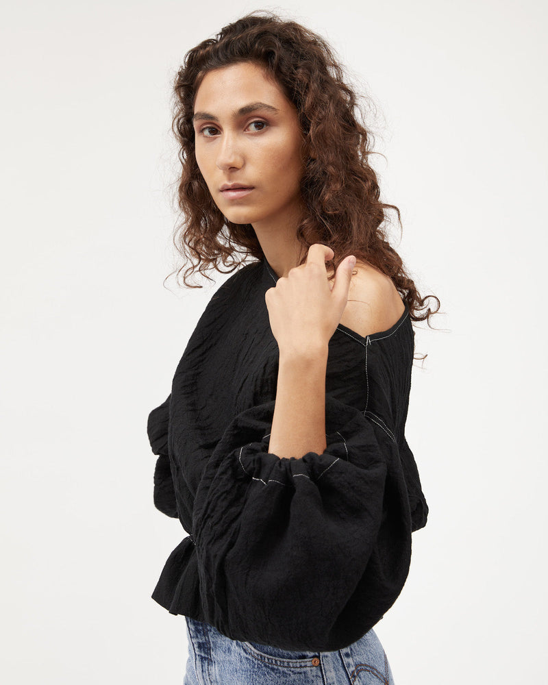 ANNA FRILL BLOUSE - BLACK CONTRAST