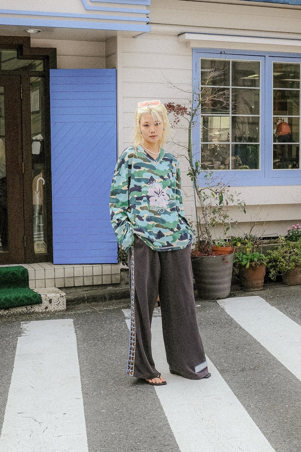 Camo hibiscus speedway tee