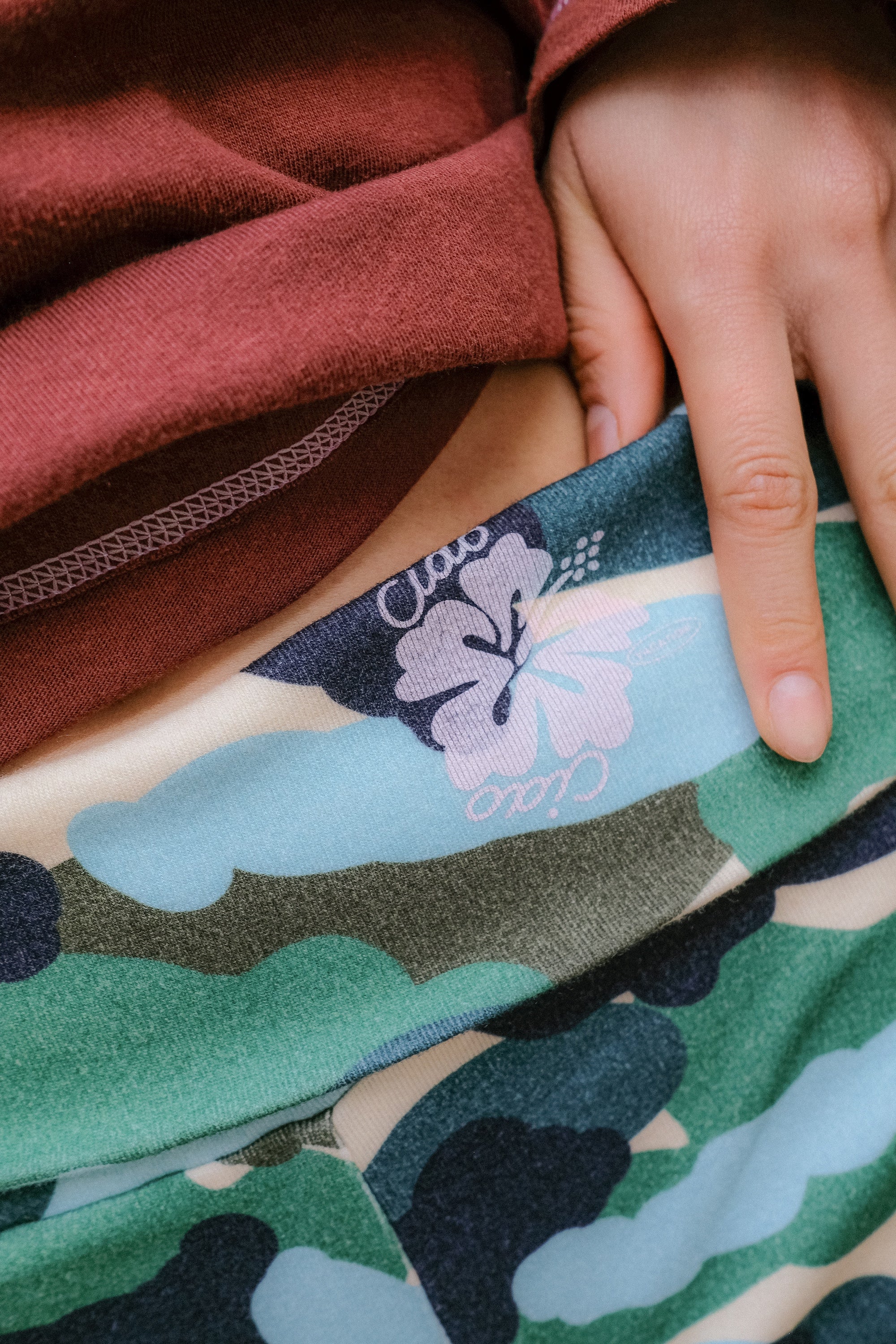 Camo hibiscus Roll over short