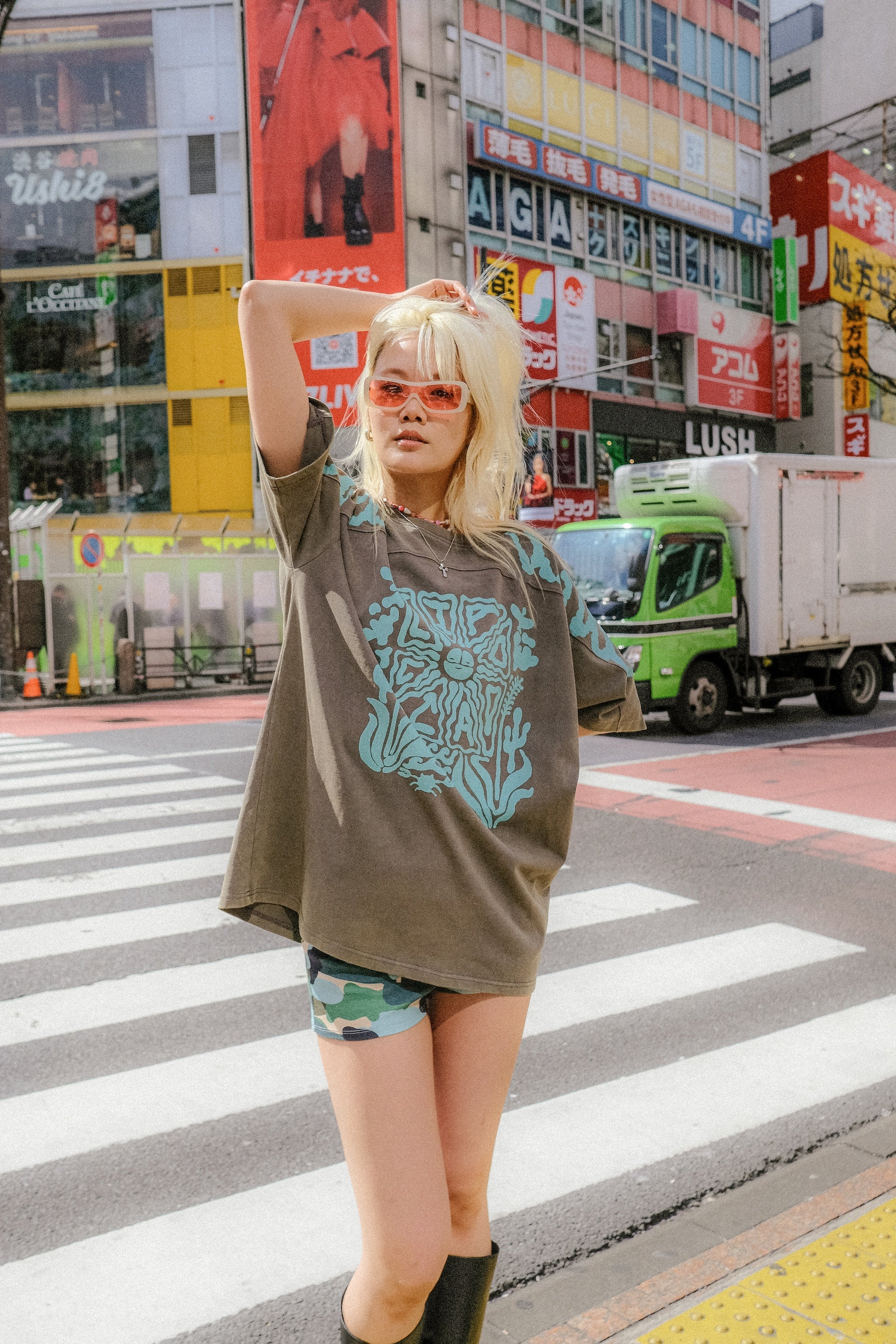 Camo hibiscus Roll over short