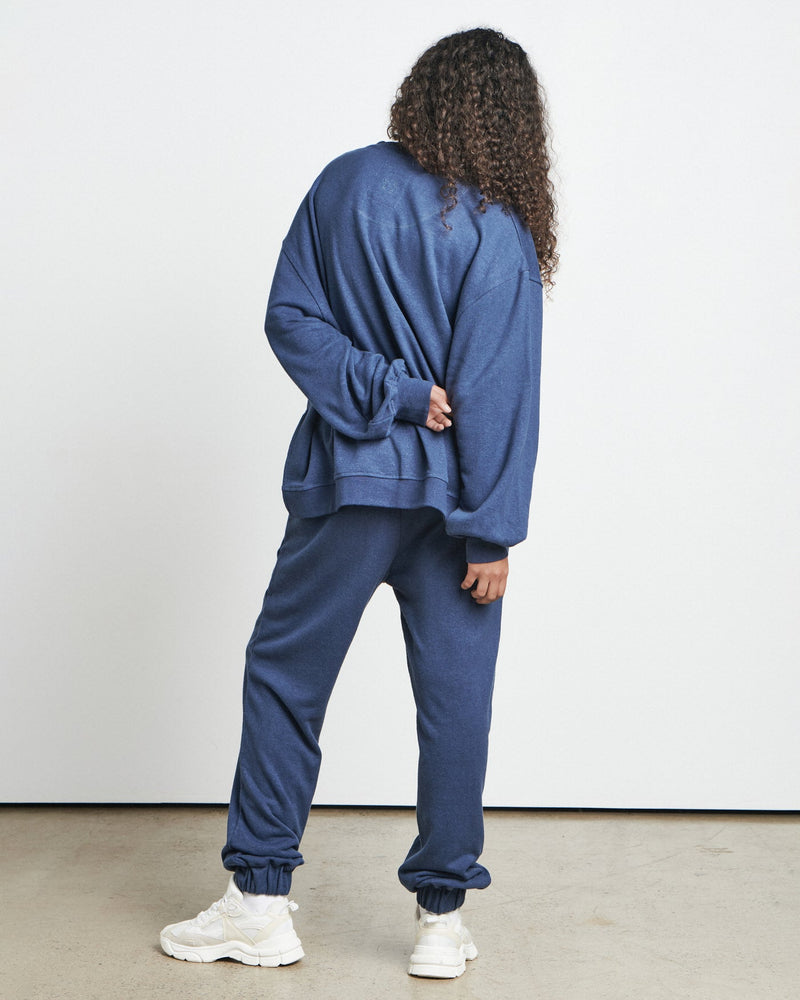 THE CREW NECK SWEATER - WASHED NAVY