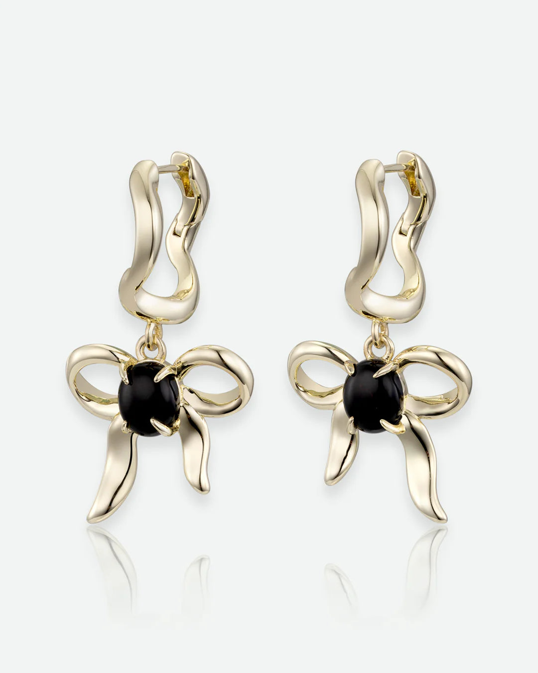 BOW CHARM EARRINGS - 18KT GOLD PLATED