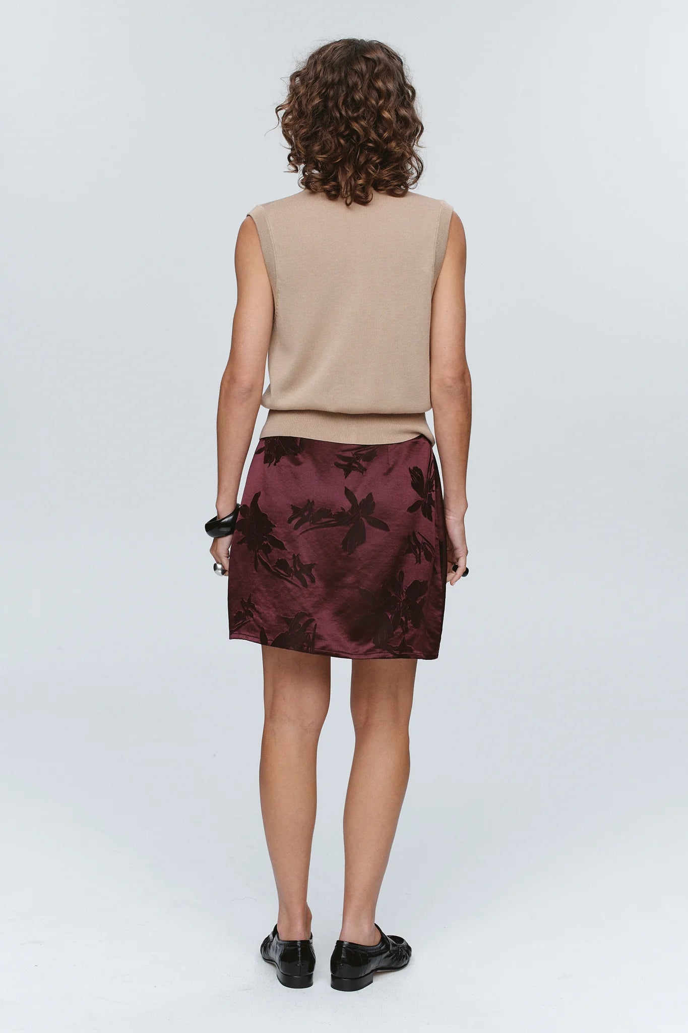 FOUNDATIONS VEST - ALMOND