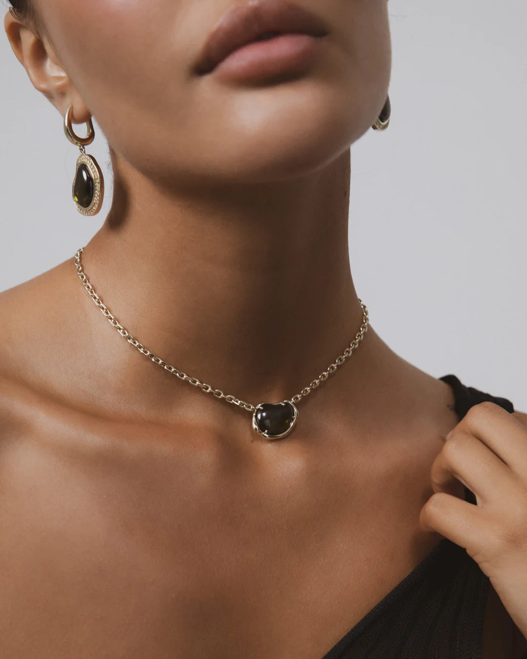 Bean Gemstone Chain Choker - ONYX 18KT GOLD PLAITING