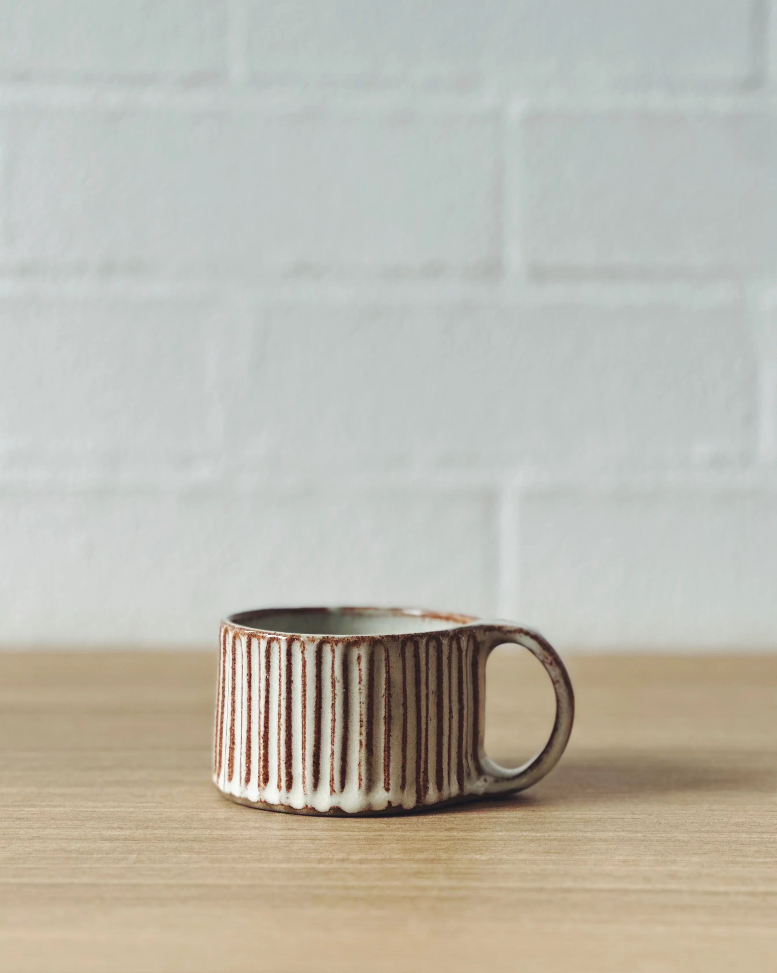 Carved caramel mug - short