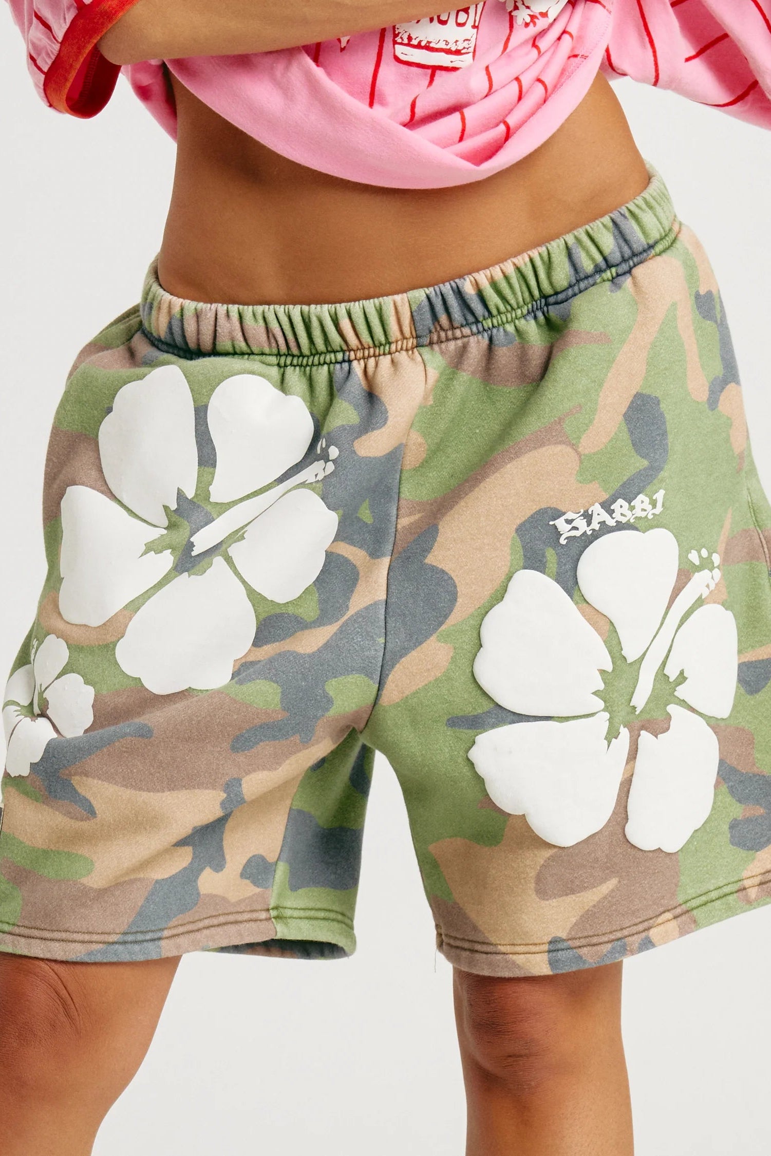 THE HAPPY HIBISCUS SHORTS - CAMO
