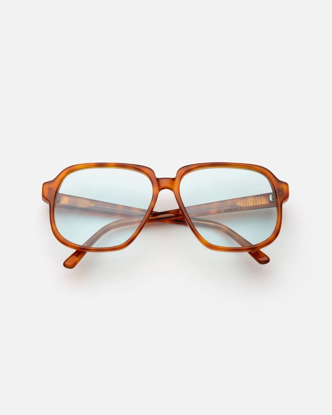 Delphine - Maple