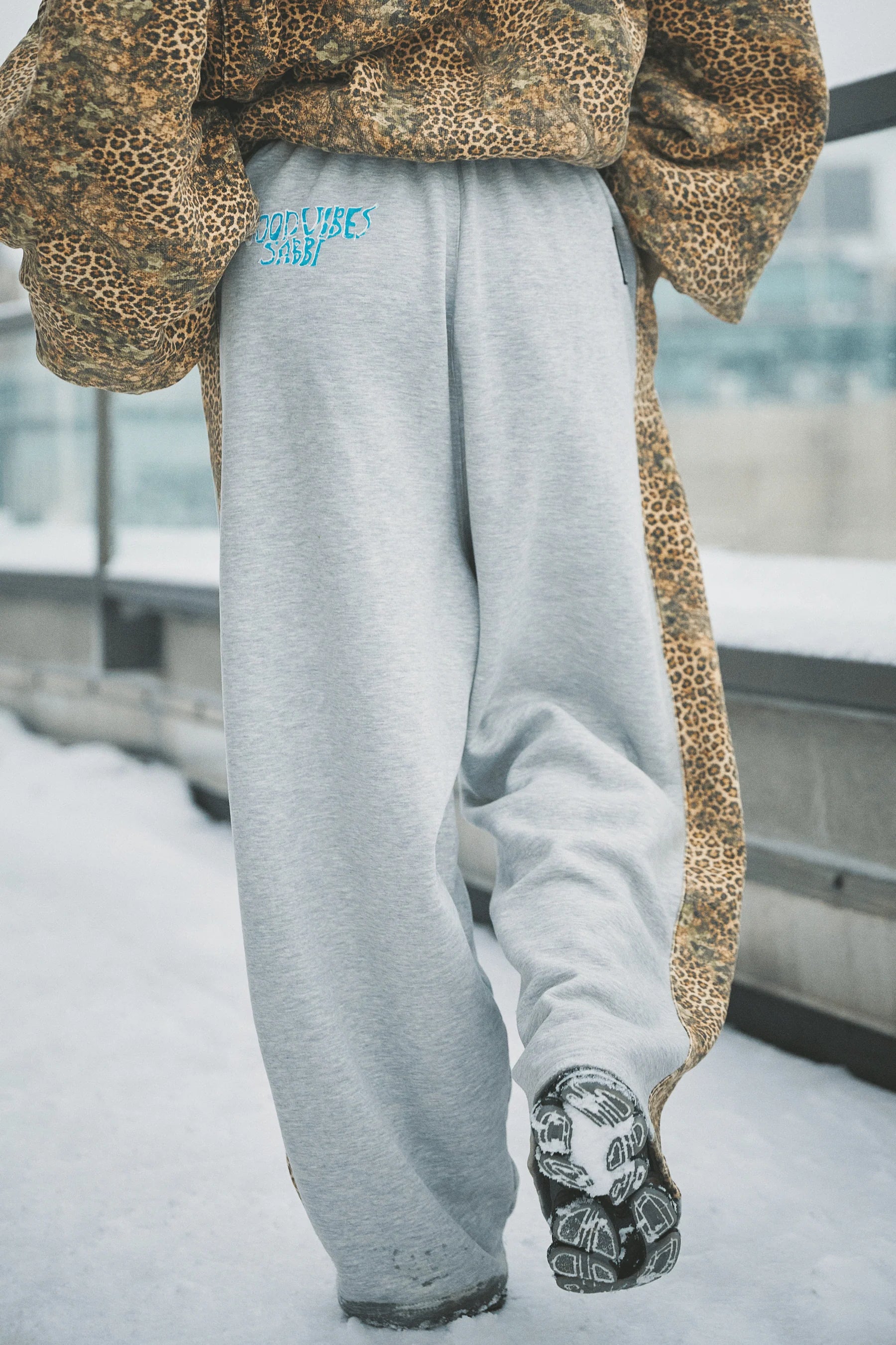 THE BE HAPPY WIDE LEG SWEAT PANTS - LEOPARD