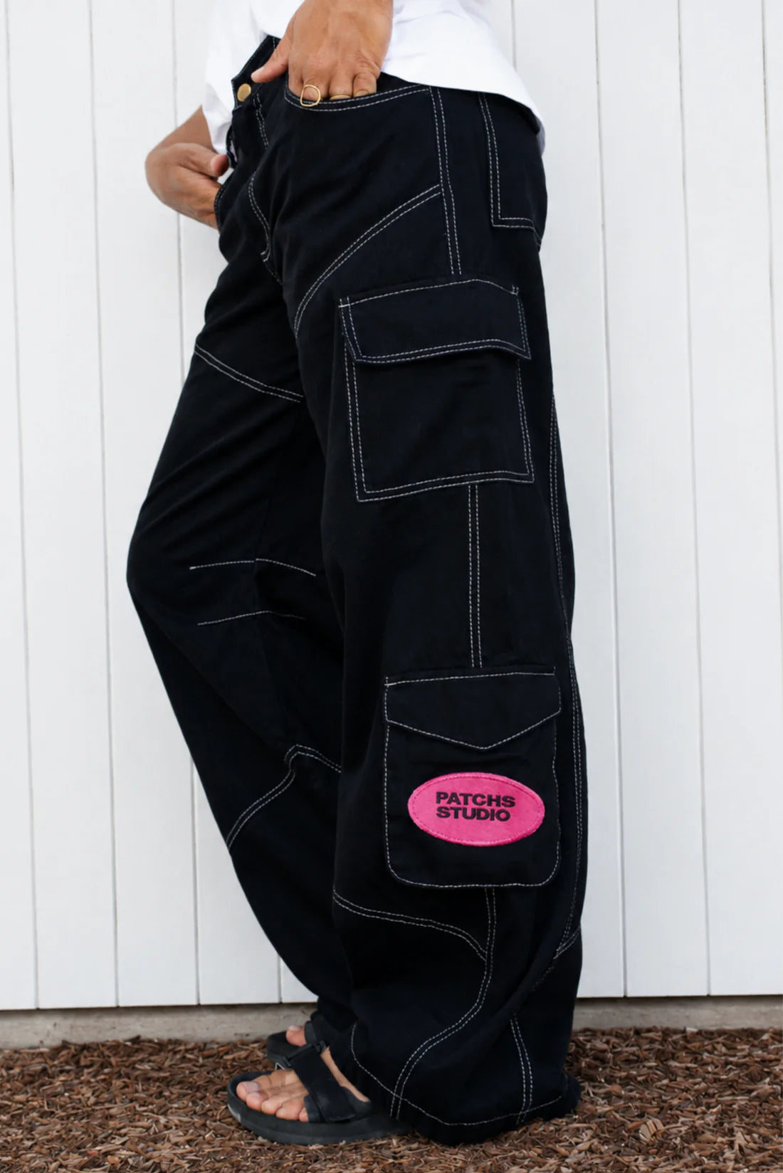 BLACK CARGO PANTS