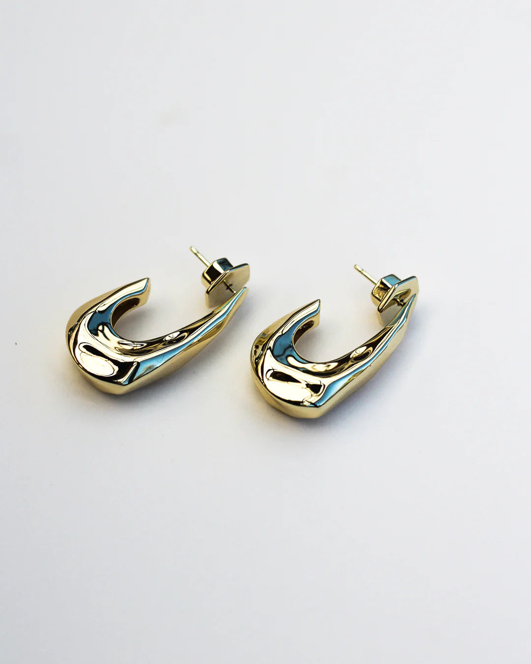 HOOK HAMMERED EARRINGS - GOLD