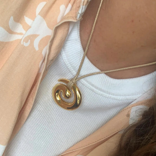 GOLD SWIRL NECKLACE - CAMEL