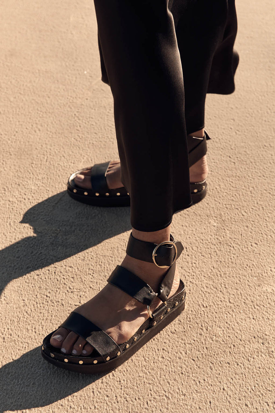 STUDDED SANDAL - BLACK/GOLD